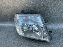 Laden Sie das Bild in den Galerie-Viewer, Frontscheinwerfer Nissan Navara 260105X10B Rechts Scheinwerfer Headlight SCH3423542851gt