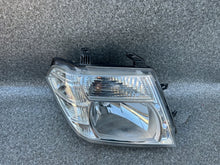 Laden Sie das Bild in den Galerie-Viewer, Frontscheinwerfer Nissan Navara 260105X10B Rechts Scheinwerfer Headlight SCH3423542851gt