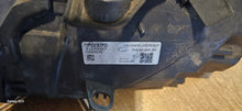 Laden Sie das Bild in den Galerie-Viewer, Frontscheinwerfer Volvo V40 31283326 Ein Satz Scheinwerfer Headlight SCH3429668358ns