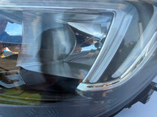 Load image into Gallery viewer, Frontscheinwerfer Opel Crossland YQ00349980 Links Scheinwerfer Headlight SCH3431014782vu