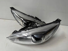 Laden Sie das Bild in den Galerie-Viewer, Frontscheinwerfer Ford Focus F1EB13D155AC Ein Satz Scheinwerfer Headlight SCH3447474988yi