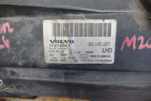 Laden Sie das Bild in den Galerie-Viewer, Frontscheinwerfer Volvo V70 31214348 Ein Satz Scheinwerfer Headlight SCH3457676486ma
