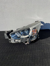 Laden Sie das Bild in den Galerie-Viewer, Frontscheinwerfer Mazda 2 CSU136 Links Scheinwerfer Headlight SCH3463480990oh