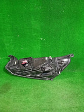 Laden Sie das Bild in den Galerie-Viewer, Frontscheinwerfer Ford Focus CSC25640 Rechts Scheinwerfer Headlight SCH3483341837ja