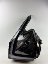 Load image into Gallery viewer, Frontscheinwerfer Kia Sportage V 92101R2000 Links Scheinwerfer Headlight SCH3488537354xg