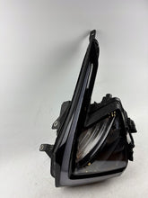 Load image into Gallery viewer, Frontscheinwerfer Kia Sportage V 92101R2000 Links Scheinwerfer Headlight SCH3488537354xg