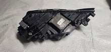 Laden Sie das Bild in den Galerie-Viewer, Frontscheinwerfer Skoda Octavia III 5E1941016D Rechts Scheinwerfer Headlight SCH3492742108qs