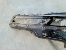 Laden Sie das Bild in den Galerie-Viewer, Frontscheinwerfer Toyota Corolla 81150-02S60 Ein Stück (Rechts oder Links) SCH3499417336aa