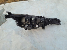 Laden Sie das Bild in den Galerie-Viewer, Frontscheinwerfer Toyota Corolla 81150-02S60 Ein Stück (Rechts oder Links) SCH3499417336aa