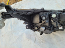 Laden Sie das Bild in den Galerie-Viewer, Frontscheinwerfer Toyota Corolla 81150-02S60 Ein Stück (Rechts oder Links) SCH3499417336aa