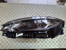 Laden Sie das Bild in den Galerie-Viewer, Frontscheinwerfer VW Passat 3J1941005 3J1941006 LED Rechts oder Links SCH3510655753or