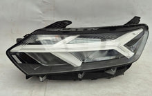Laden Sie das Bild in den Galerie-Viewer, Frontscheinwerfer Dacia Sandero III 260602561R Links Scheinwerfer Headlight SCH3514160746yo