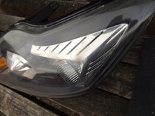 Laden Sie das Bild in den Galerie-Viewer, Frontscheinwerfer Ford Focus 8M51-13005-CD Xenon Ein Satz Scheinwerfer Headlight SCH3521041934ta