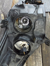Laden Sie das Bild in den Galerie-Viewer, Frontscheinwerfer Ford Focus 8M51-13005-CD Xenon Ein Satz Scheinwerfer Headlight SCH3521041934ta