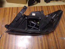 Laden Sie das Bild in den Galerie-Viewer, Frontscheinwerfer Ford Focus 8M51-13005-CD Xenon Ein Satz Scheinwerfer Headlight SCH3521041934ta