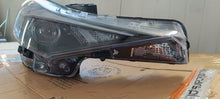 Load image into Gallery viewer, Frontscheinwerfer Hyundai Elantra VII 92102-AA000 LED Rechts Headlight SCH3535427182ts