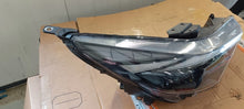 Load image into Gallery viewer, Frontscheinwerfer Hyundai Elantra VII 92102-AA000 LED Rechts Headlight SCH3535427182ts