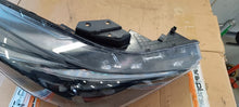Load image into Gallery viewer, Frontscheinwerfer Hyundai Elantra VII 92102-AA000 LED Rechts Headlight SCH3535427182ts