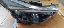 Load image into Gallery viewer, Frontscheinwerfer Hyundai Elantra VII 92102-AA000 LED Rechts Headlight SCH3535427182ts