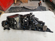 Laden Sie das Bild in den Galerie-Viewer, Frontscheinwerfer Toyota Chr 81150F4240 Links Scheinwerfer Headlight SCH3541078673ee