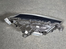 Laden Sie das Bild in den Galerie-Viewer, Frontscheinwerfer Skoda Superb III 3V1941016D LED Links Scheinwerfer Headlight SCH3544191463ag