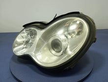 Laden Sie das Bild in den Galerie-Viewer, Frontscheinwerfer Mercedes-Benz W203 A2038201959 Links Scheinwerfer Headlight SCH3564255140ik