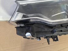 Load image into Gallery viewer, Frontscheinwerfer BMW 5 G31 G30 8499121-04 Links Scheinwerfer Headlight SCH3619536230wc