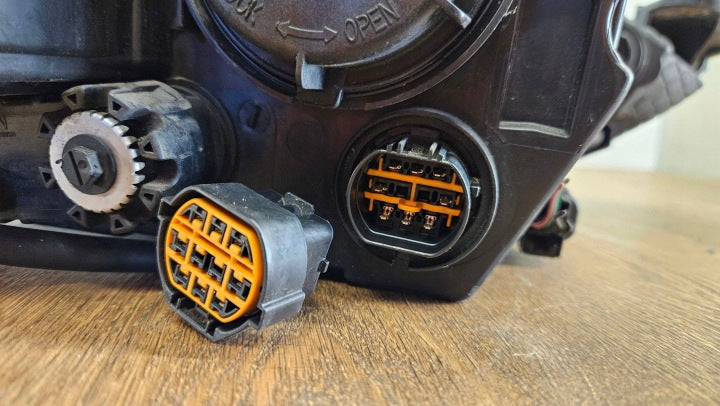 Frontscheinwerfer Hyundai Veloster 921012V030 Links Scheinwerfer Headlight SCH3632297417ro
