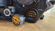 Laden Sie das Bild in den Galerie-Viewer, Frontscheinwerfer Hyundai Veloster 921012V030 Links Scheinwerfer Headlight SCH3632297417ro