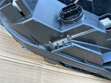 Load image into Gallery viewer, Frontscheinwerfer Hyundai Tucson 92207N7100 Links Scheinwerfer Headlight SCH3639899630up