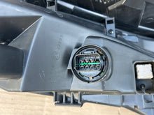Load image into Gallery viewer, Frontscheinwerfer Hyundai Tucson 92207N7100 Links Scheinwerfer Headlight SCH3639899630up