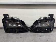 Laden Sie das Bild in den Galerie-Viewer, Frontscheinwerfer Renault E-Tech 260601570R 260108132R Ein Satz Headlight SCH3659081906wu