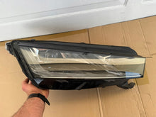 Laden Sie das Bild in den Galerie-Viewer, Frontscheinwerfer Skoda Octavia IV 5E4941016A LED Rechts Scheinwerfer Headlight SCH3666457828lb