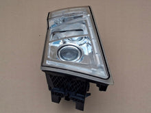 Laden Sie das Bild in den Galerie-Viewer, Frontscheinwerfer Volvo 82304585 Rechts Scheinwerfer Headlight SCH3677324984os