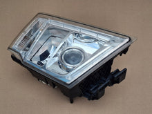 Laden Sie das Bild in den Galerie-Viewer, Frontscheinwerfer Volvo 82304585 Rechts Scheinwerfer Headlight SCH3677324984os