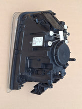 Laden Sie das Bild in den Galerie-Viewer, Frontscheinwerfer Volvo 82304585 Rechts Scheinwerfer Headlight SCH3677324984os