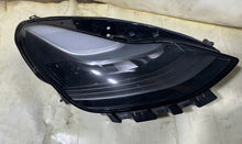 Laden Sie das Bild in den Galerie-Viewer, Frontscheinwerfer Tesla Model Y 1110796-00-D Ein Stück (Rechts oder Links) SCH3695906489on