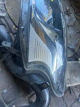 Laden Sie das Bild in den Galerie-Viewer, Frontscheinwerfer Renault Trafic III -92837 Links Scheinwerfer Headlight SCH3698052916kv