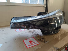 Laden Sie das Bild in den Galerie-Viewer, Frontscheinwerfer Hyundai Elantra VII 92101-AA000 LED Links Headlight SCH3698244960bb