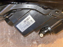 Laden Sie das Bild in den Galerie-Viewer, Frontscheinwerfer Peugeot 208 II 9833036380 LED Links Scheinwerfer Headlight SCH3701749640bj