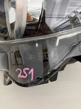 Laden Sie das Bild in den Galerie-Viewer, Frontscheinwerfer Mazda III BACS51040 Links Scheinwerfer Headlight SCH3702020188jp