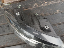 Laden Sie das Bild in den Galerie-Viewer, Frontscheinwerfer VW Polo 1EE24705102 Rechts Scheinwerfer Headlight SCH3719438704tq