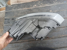 Laden Sie das Bild in den Galerie-Viewer, Frontscheinwerfer VW Polo 1EE24705102 Rechts Scheinwerfer Headlight SCH3719438704tq