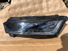 Laden Sie das Bild in den Galerie-Viewer, Frontscheinwerfer Skoda Octavia IV 0301118233AB Links Scheinwerfer Headlight SCH3731331816rp