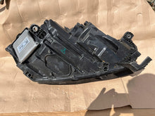 Laden Sie das Bild in den Galerie-Viewer, Frontscheinwerfer Skoda Octavia IV 0301118233AB Links Scheinwerfer Headlight SCH3731331816rp