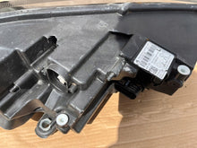 Laden Sie das Bild in den Galerie-Viewer, Frontscheinwerfer Skoda Octavia IV 0301118233AB Links Scheinwerfer Headlight SCH3731331816rp