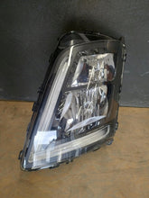 Laden Sie das Bild in den Galerie-Viewer, Frontscheinwerfer Volvo 22239056 Links Scheinwerfer Headlight SCH3744067027cp
