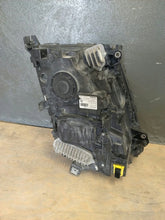 Laden Sie das Bild in den Galerie-Viewer, Frontscheinwerfer Volvo 22239056 Links Scheinwerfer Headlight SCH3744067027cp