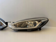 Laden Sie das Bild in den Galerie-Viewer, Frontscheinwerfer Ford Fiesta H1BB13W030CE Ein Stück (Rechts oder Links) SCH3753804297eu