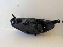 Laden Sie das Bild in den Galerie-Viewer, Frontscheinwerfer Ford Fiesta H1BB13W030CE Ein Stück (Rechts oder Links) SCH3753804297eu